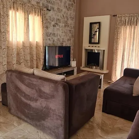 فيلة Antigonh Countryside !i Kokkínion