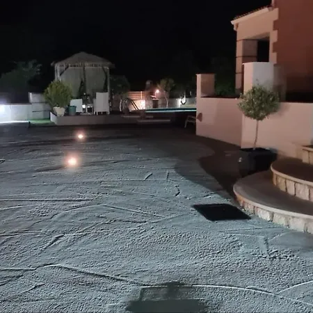 Antigonh Countryside !i فيلة